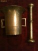 Mojar MARE cu pistil mare ,bronz, inaltime 16 cm,diametru baza 11 cm, diametru gura 17cm , pistil lungime 30 cm , diametru PISTIL 5 CM