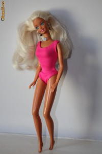 Barbie in costum de baie