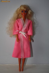 Barbie in halat de casa foto