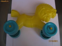 CALUT ROMANESC PLASTIC DE COLECTIE DIN ANII 90 foto