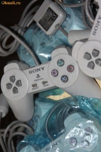 Vand  controllere PlayStation 2 ,noi.... foto