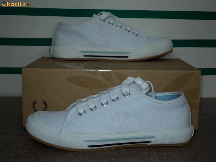 Tenisi (adidasi) Fred Perry Vintage Tennis Canvas foto mare