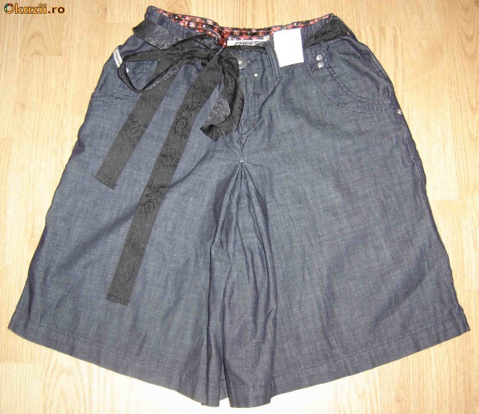 Pantaloni Stil Salvari; Scurti , C/ Roz; M: S! foto mare