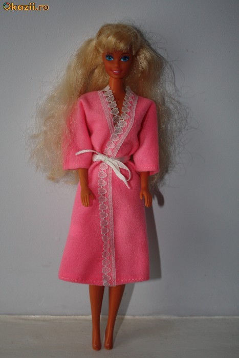 Barbie in halat de casa foto mare