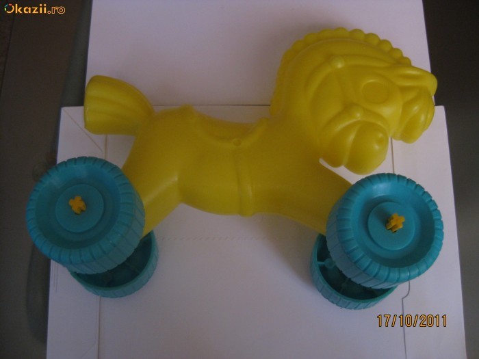 CALUT ROMANESC PLASTIC DE COLECTIE DIN ANII 90 foto mare