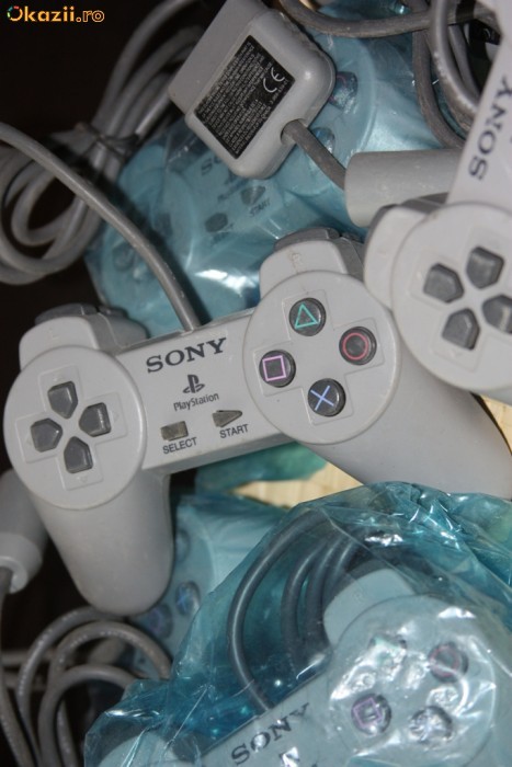 Vand  controllere PlayStation 2 ,noi.... foto mare