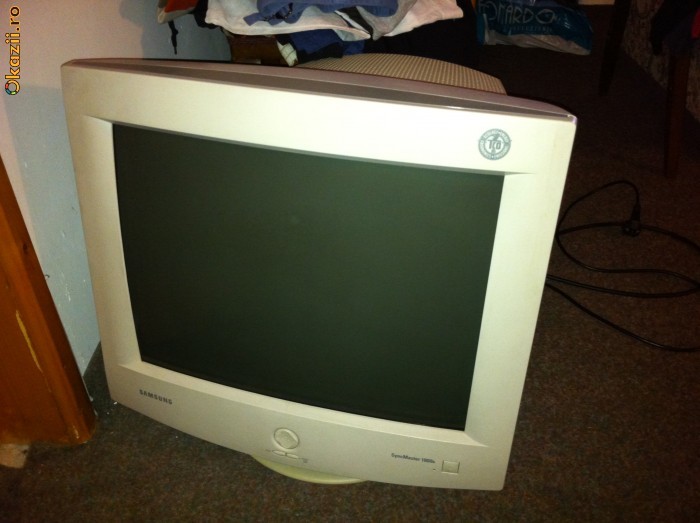 Samsung SyncMaster 1000s 21 Professional CRT foto mare