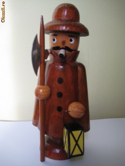 STATUETA'' FUMATORUL'' foto mare