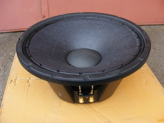 Difuzoare 15" model C15 400b (p.audio.rcf.blue tech.electrovoice.mackie.fbt.dynacord) foto mare Difuzoare 15" model C15 400b (p.audio.rcf.blue tech.electrovoice.mackie.fbt.dynacord) foto mare